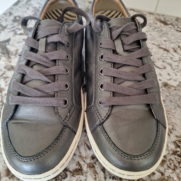 Taos Footwear Shoes - TAOS leather sneakers size 8M